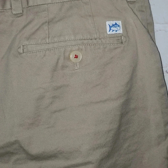 Southern Tide Men's Khaki Flat Front Shorts Size 34 - Picture 4 of 10